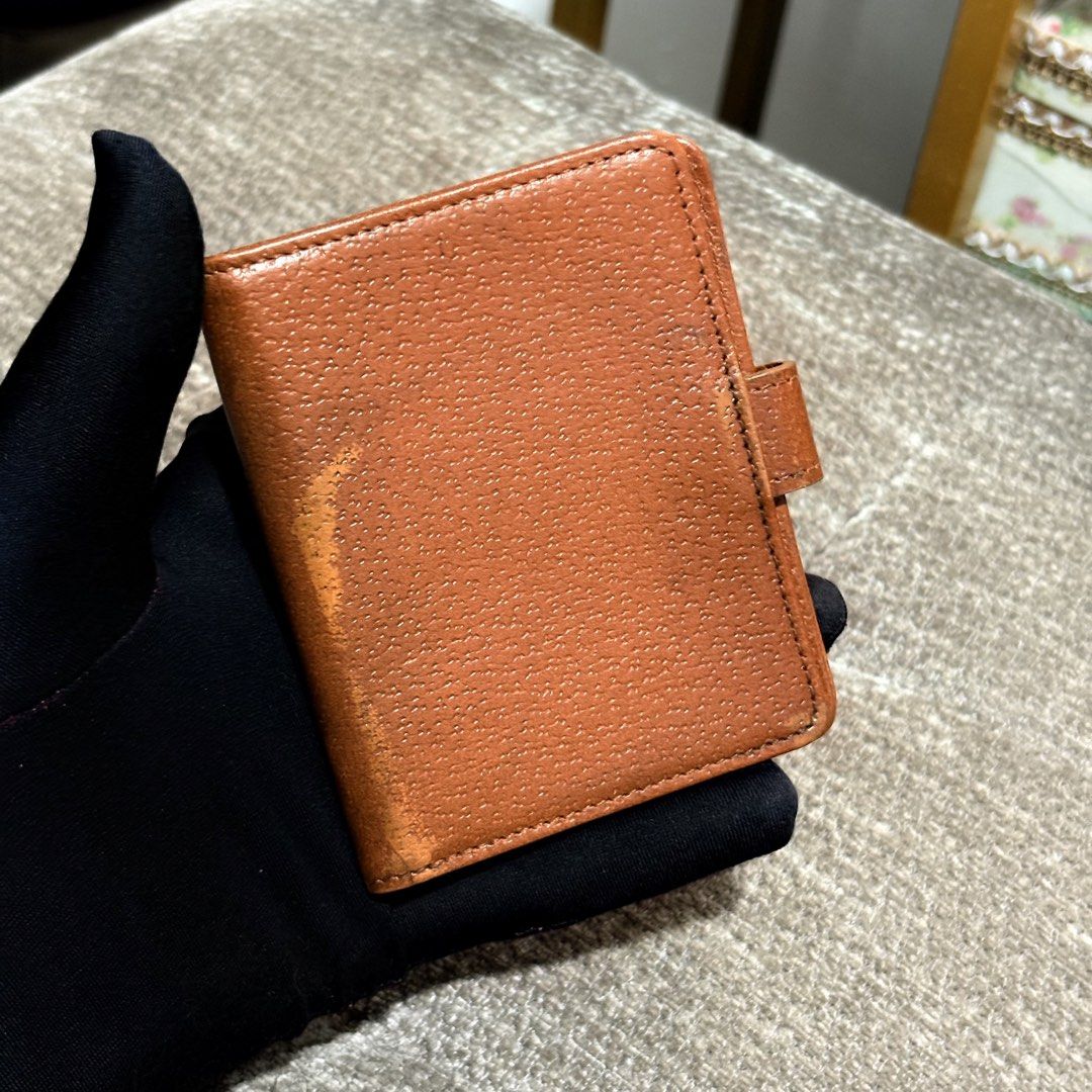Authentic Vintage DKNY Card holder wallet (Category: Wallets & Card Holders) located in Binangonan. Submitted by makoleksyon (Listing ID 1467566394, Image 2). Description: Good condition Like new pa loob at labas sa likod lng na part may faded lang pero wala po bakbak di naman po halata pag ginamit po Bought in Japan 💯% Authentic Money back guarantee .
