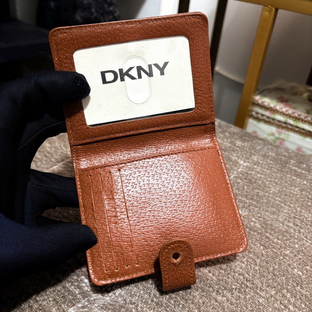 Authentic Vintage DKNY Card holder wallet (Category: Wallets & Card Holders) located in Binangonan. Submitted by makoleksyon (Listing ID 1467566394, Image 3). Description: Good condition Like new pa loob at labas sa likod lng na part may faded lang pero wala po bakbak di naman po halata pag ginamit po Bought in Japan 💯% Authentic Money back guarantee .