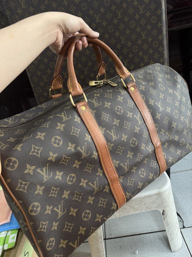 Authentic Vintage LV Duffle Bag (Category: Luxury Bags & Wallets) located in Quezon City. Submitted by rych0799 (Listing ID 1467472477, Image 2). Description: Vintage LV from Japan 🤗♥️ Punasan niyo lng po ♥️ Rfs: Decluttering .