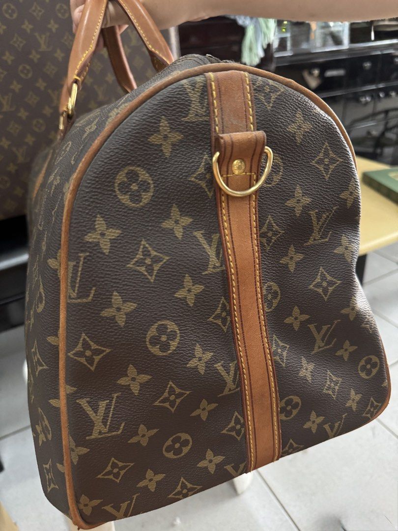 Authentic Vintage LV Duffle Bag (Category: Luxury Bags & Wallets) located in Quezon City. Submitted by rych0799 (Listing ID 1467472477, Image 3). Description: Vintage LV from Japan 🤗♥️ Punasan niyo lng po ♥️ Rfs: Decluttering .