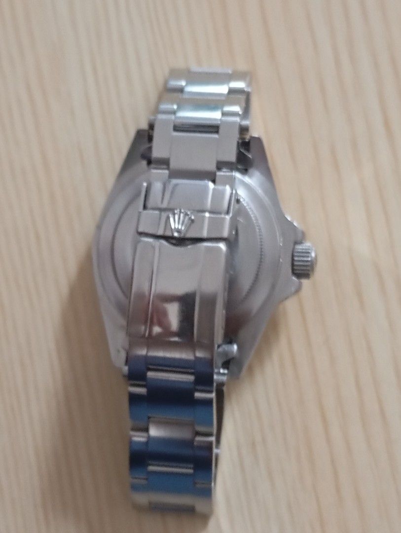 Automatic (Category: Men's Watches) located in Las Pinas. Submitted by quick_deals_great_finds2 (Listing ID 1467381403, Image 3). Description: Automatic 40mm Fits wrist 7 Fully functional keeps time.