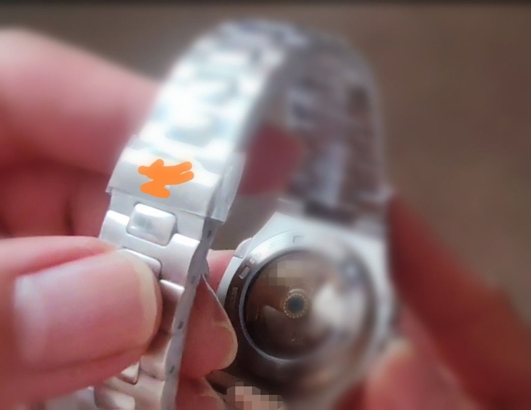 Automatic watch (Category: Men's Watches) located in Singapore. Submitted by freshness12 (Listing ID 1467519938, Image 1). Description: brand new unwrapped many other models available, pm me for pics .