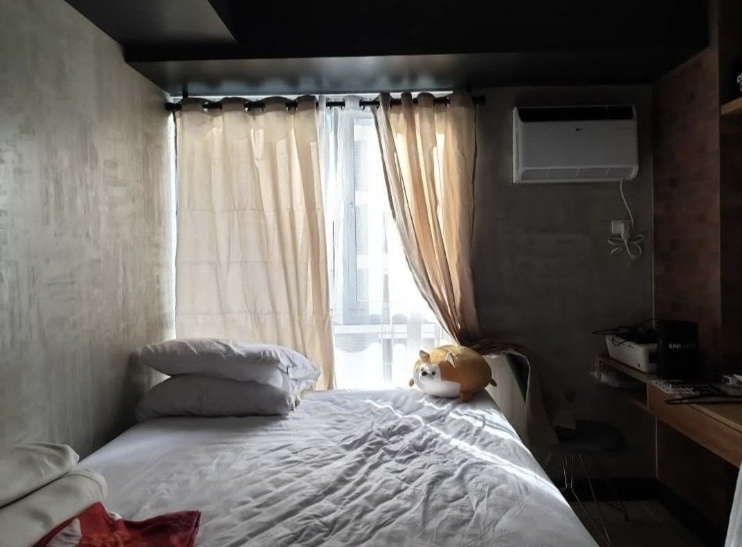 Avida Verte - BGC (beside uptown mall) (Category: Apartments & Condos) located in Taguig. Submitted by jojofv (Listing ID 1467368581, Image 3). Description: Fully furnished 1 BR unit (37sqm, 10th floor) with 2 parking slots at Avida Verte, BGC, Taguig. Inclusive of two 55 inch smart tv, front load washer, oven, air conditioning units, bed and sofa, etc. Very near to Uptown Mall. Price is: If unit with 2 parking: 15M If unit with 1 parking: 13M If