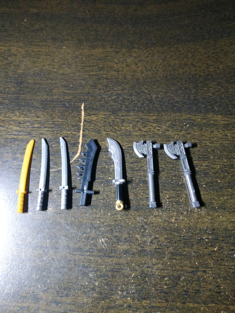 Axe and knife mini weapons (Category: Toy Figures) located in Singapore. Submitted by edmond5525 (Listing ID 1467412708, Image 1). Description: selling all at $5 thank.