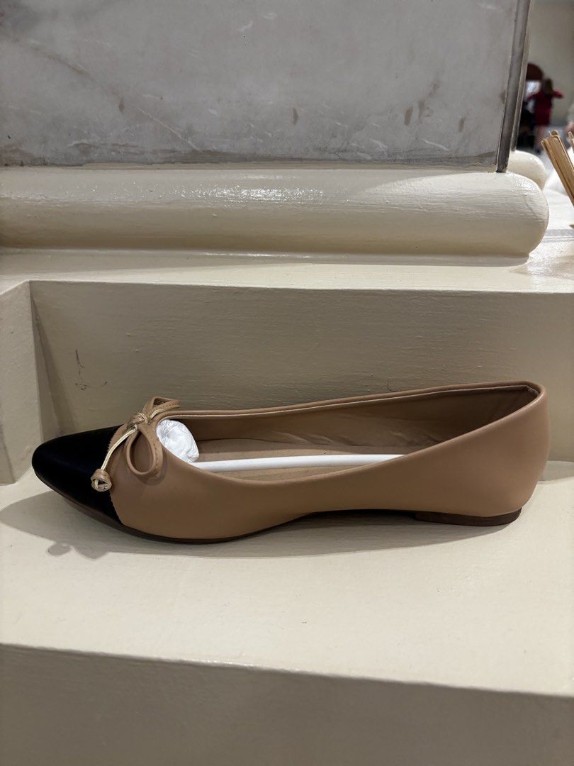 Aztrid Flat Shoes (Category: Flats & Sandals) located in Pasig City. Submitted by prelovedbyjoux (Listing ID 1467488347, Image 3). Description: AZTRID FLAT SHOES Size 7 (sakto sa 6.5) USED ONCE NO ISSUES with box ₱700 fixed j&t (large pouch) or lalamove 📍caniogan, pasig.
