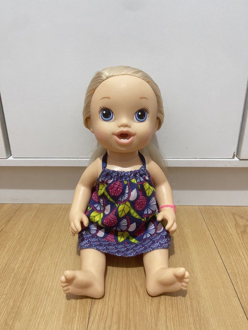Baby alive Dolls Bundle (Category: Kids Toys) located in Manila. Submitted by jassie06 (Listing ID 1467521592, Image 1). Description: Jackpot Pamigay price bundle baby alive dolls. Can be fed or put diaper on. What you see is what you get as is. Free na yung isa pa. .