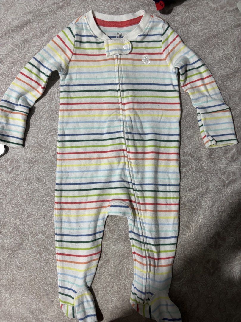 Baby Gap & H&M Baby Rompers Bundle (Category: Babies & Kids Fashion) located in Pasig City. Submitted by 7preloved (Listing ID 1467541785, Image 1). Description: Baby Gap rainbow striped footed sleeper, size 0-3 months.