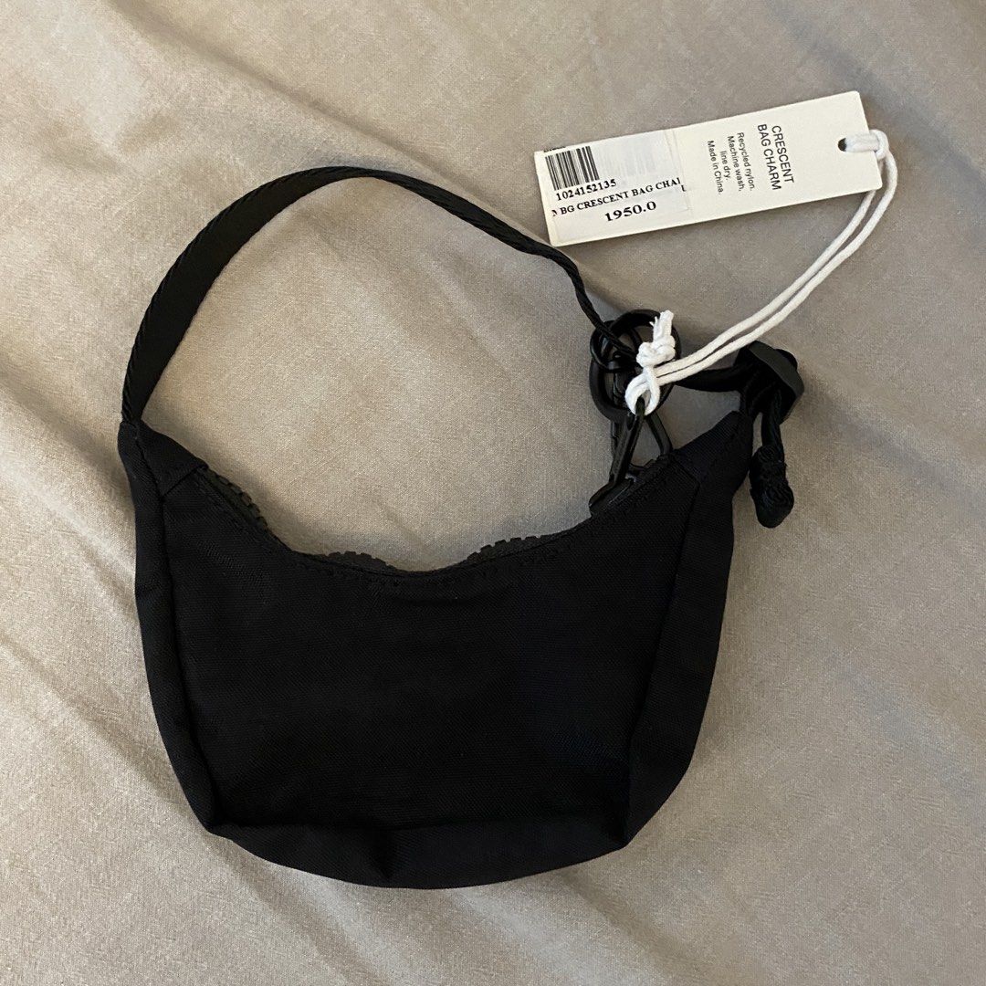 Baggu crescent bag charm (Category: Purses & Pouches) located in Mandaluyong City. Submitted by tinytrinket (Listing ID 1467402547, Image 2). Description: .