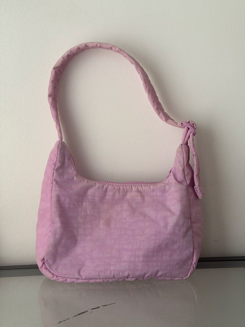 Baggu mini nylon shoulder bag peony (Category: Shoulder Bags) located in Marikina City. Submitted by eggugu (Listing ID 1467398380, Image 2). Description: No major flaws, just a little discoloration from washing Fixed price. Will just keep if no one is willing to buy at the posted price. .