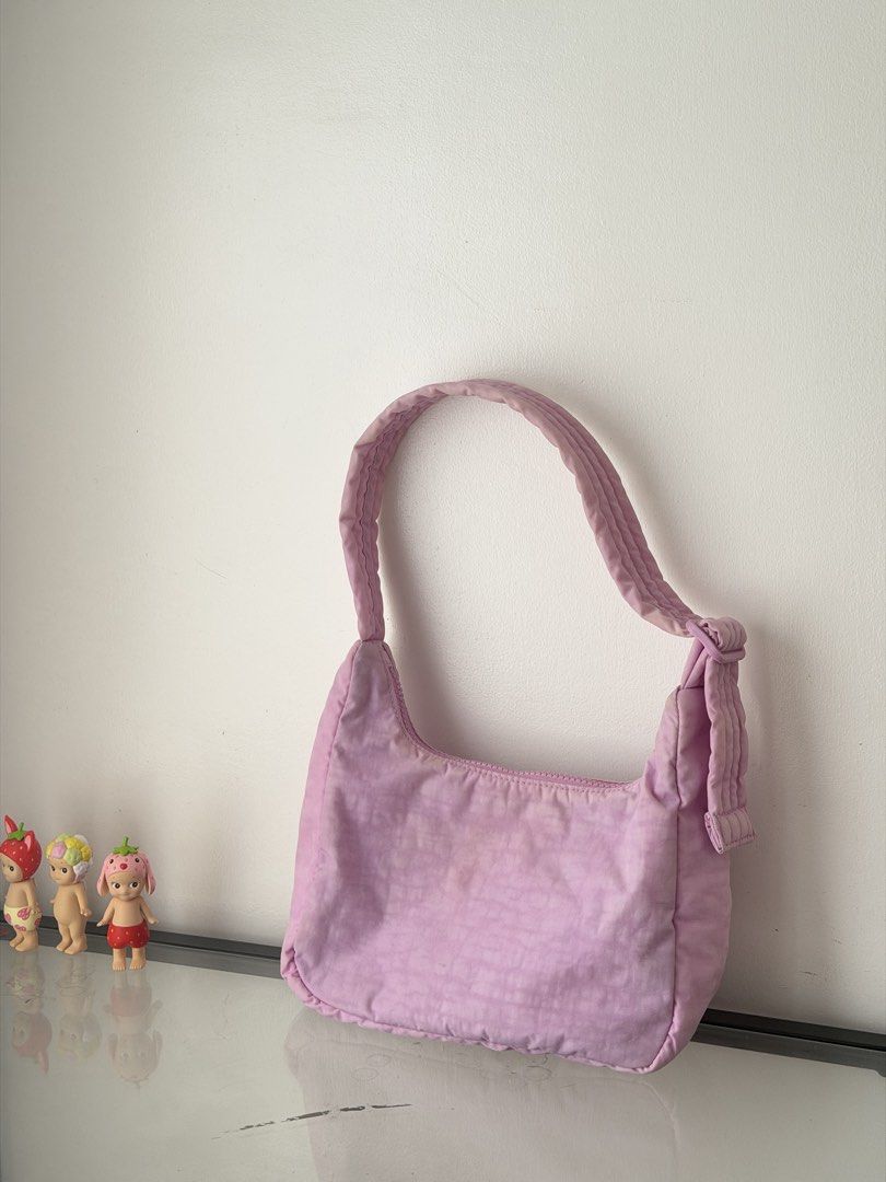 Baggu mini nylon shoulder bag peony (Category: Shoulder Bags) located in Marikina City. Submitted by eggugu (Listing ID 1467398380, Image 1). Description: No major flaws, just a little discoloration from washing Fixed price. Will just keep if no one is willing to buy at the posted price. .