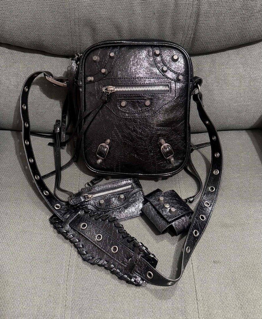 Balen Le Cagole Crossbody (Category: Cross-body Bags) located in Quezon City. Submitted by chic.bags (Listing ID 1467484482, Image 1). Description: Coded With hangtag Pure leather Good as new No issue With dust bag Actual photo posted Japan preloved Mop: gcash.
