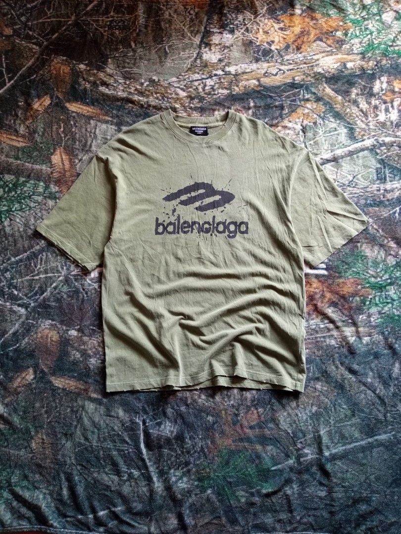 BALENCIAGA DISTRESSED SHIRT (Category: Tshirts & Polo Shirts ) located in Sugbongcogon. Submitted by yan.drip (Listing ID 1467387779, Image 1). Description: BALENCIAGA DISTRESSED SHIRT Excellent condition No issue Size L pasok XL W23/L31 Distressed design 9/10 color rate DM📩.