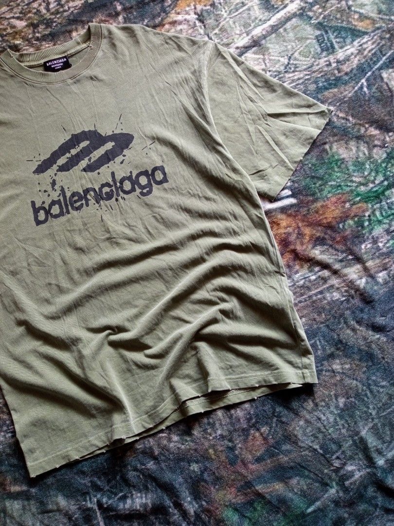 BALENCIAGA DISTRESSED SHIRT (Category: Tshirts & Polo Shirts ) located in Sugbongcogon. Submitted by yan.drip (Listing ID 1467387779, Image 3). Description: BALENCIAGA DISTRESSED SHIRT Excellent condition No issue Size L pasok XL W23/L31 Distressed design 9/10 color rate DM📩.