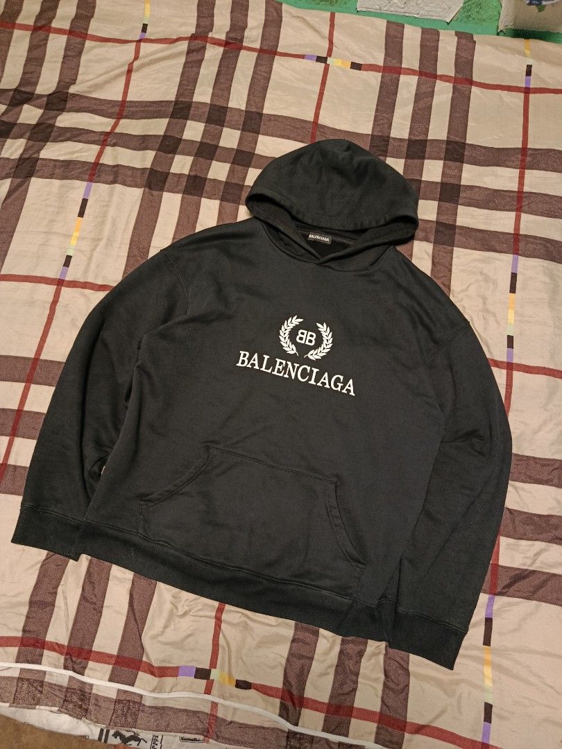Balenciaga hoodie (Category: Luxury Apparel) located in Manila. Submitted by streetfinds02 (Listing ID 1467372629, Image 1). Description: Balanciaga Size S Dimes 23x27 excellent condi Loa Baliuag Bulacan Vouch for safe 🙇 P999 freeshipped 📩🙌.