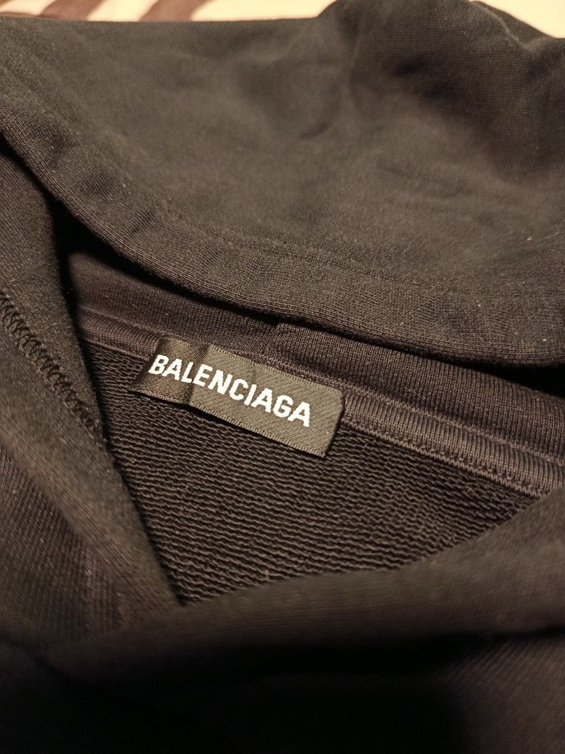 Balenciaga hoodie (Category: Luxury Apparel) located in Manila. Submitted by streetfinds02 (Listing ID 1467372629, Image 3). Description: Balanciaga Size S Dimes 23x27 excellent condi Loa Baliuag Bulacan Vouch for safe 🙇 P999 freeshipped 📩🙌.