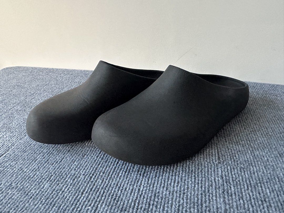 Balenciaga Mold Clog Slides Black (Category: Slippers & Slides) located in Manila. Submitted by royal_vintage_thriftshop (Listing ID 1467461954, Image 1). Description: LAST PRICE 750 & free shipping No authentic Balenciaga slippers Size 42 No issue No box.