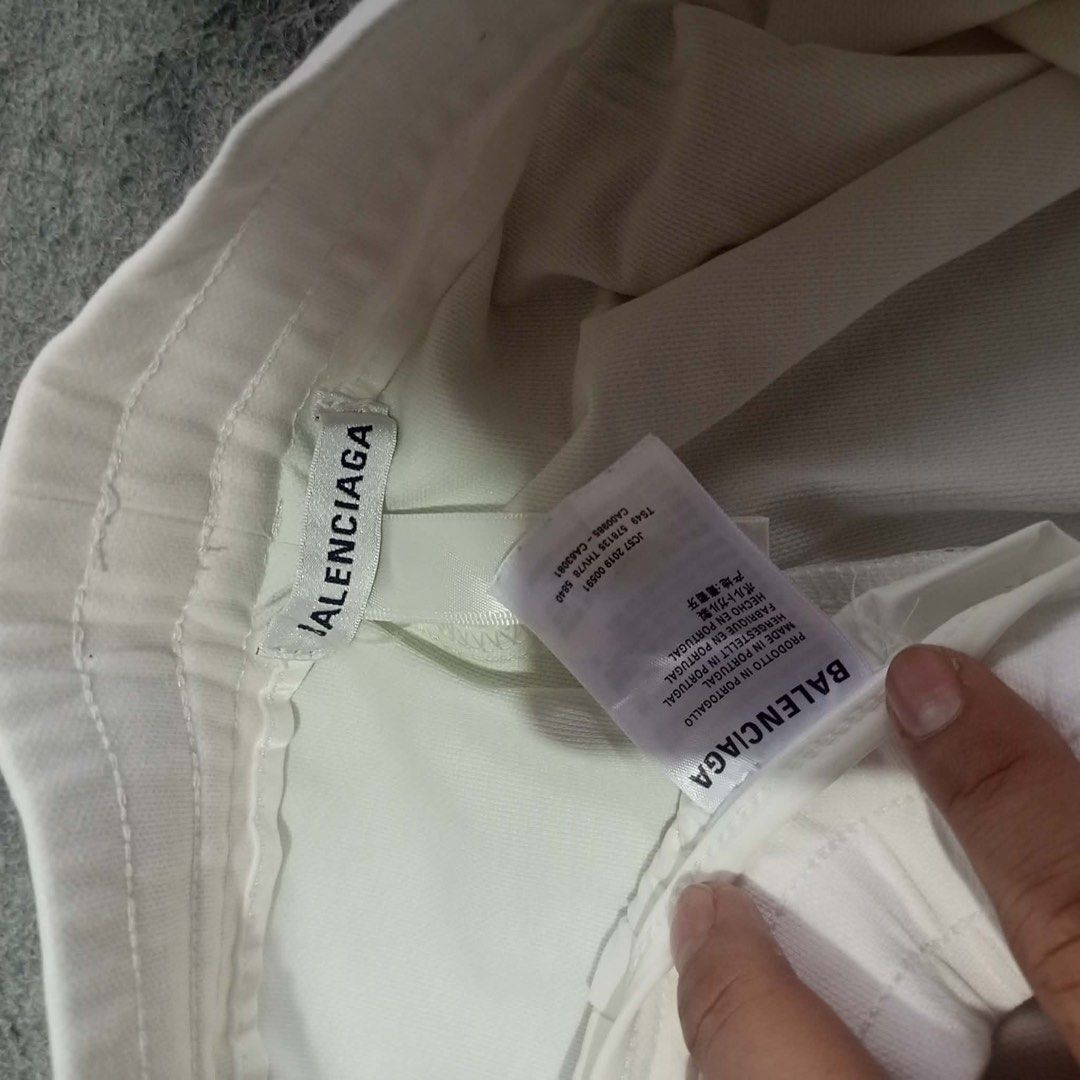 Balenciaga Pants (Category: Joggers) located in Cebu City. Submitted by ajwrld (Listing ID 1467535945, Image 3). Description: Excellent condition No issue Size 3xl W30 garterized L39 Colorate 9/10.