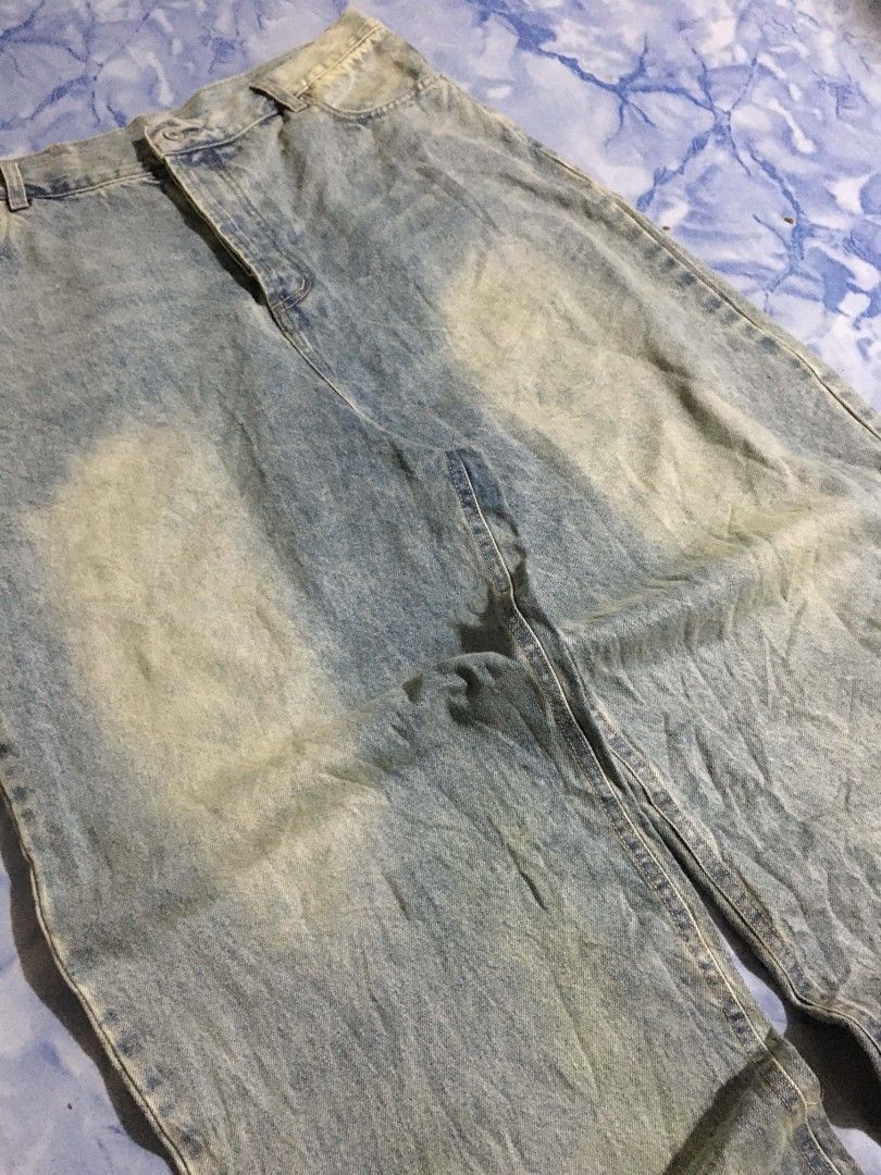 Balenciaga Pull-up pants (Category: Jeans) located in Manila. Submitted by dawgieseb (Listing ID 1467514137, Image 2). Description: Negotiable pa sz 34 check 7 and 8 slide for issue marikina loc.