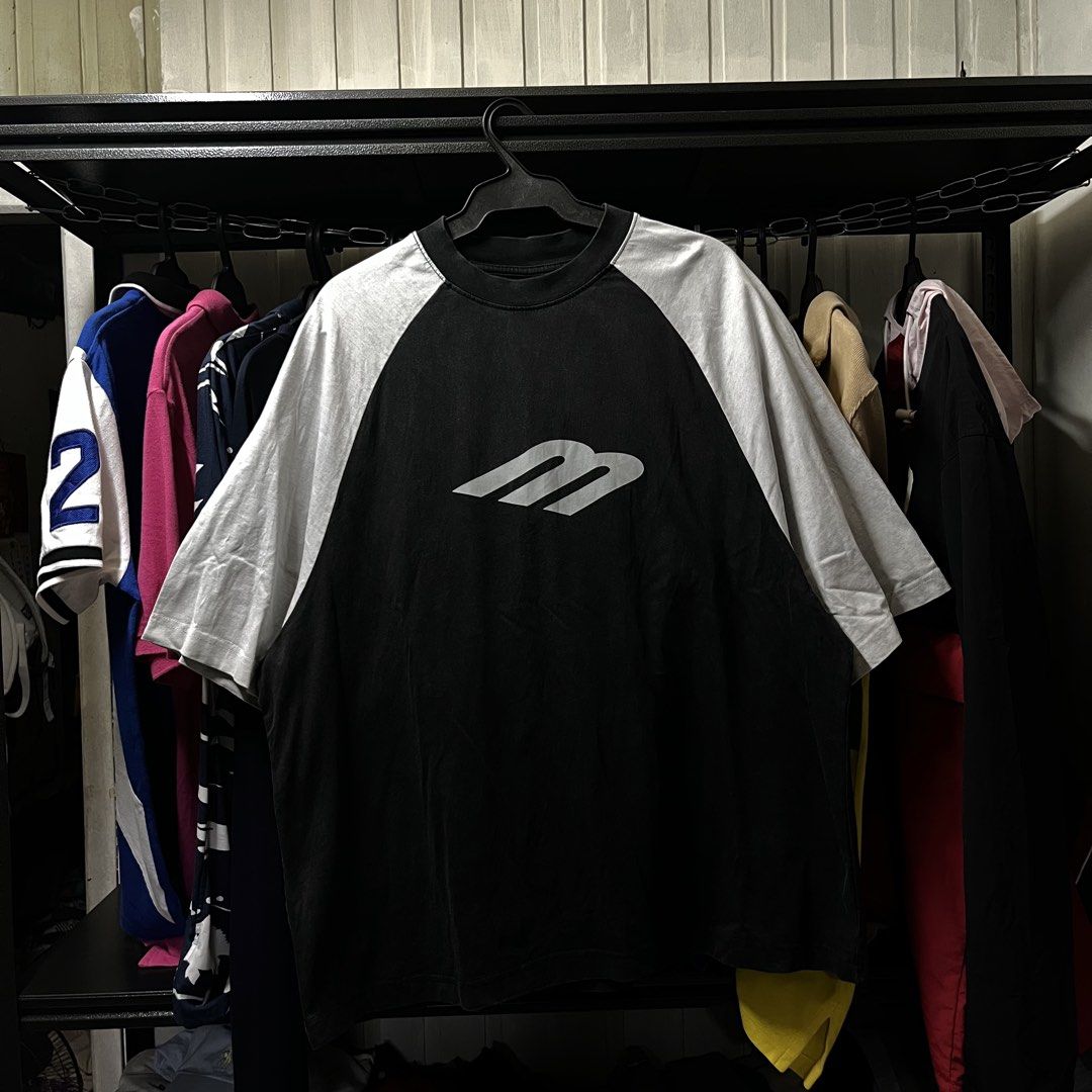 Balenciaga Raglan Shirt (Category: Tshirts & Polo Shirts ) located in Muntinlupa City. Submitted by ninenine.collective (Listing ID 1467403518, Image 1). Description: Balenciaga Raglan Shirt 26/28.