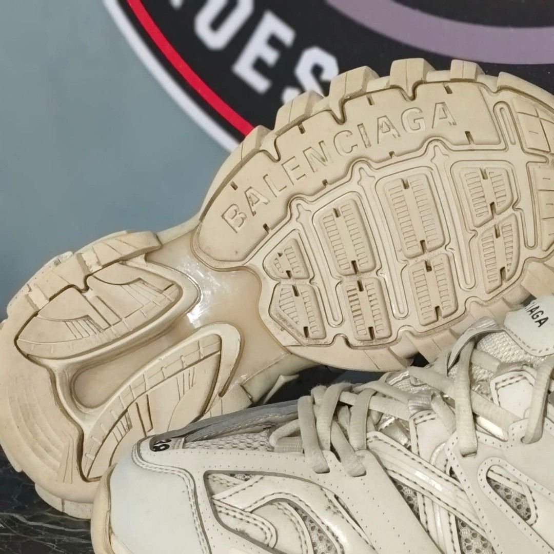 Balenciaga Track Sneaker (Category: Sneakers) located in Quezon City. Submitted by kalyedadshoesandapparel (Listing ID 1467513858, Image 2). Description: .