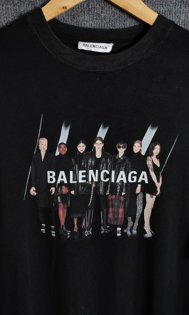 Balenciaga Tshirt (Category: Tshirts & Polo Shirts ) located in Bolinao. Submitted by tokiya. (Listing ID 1467432552, Image 2). Description: Balenciaga Size Large fittings 22.5x29.