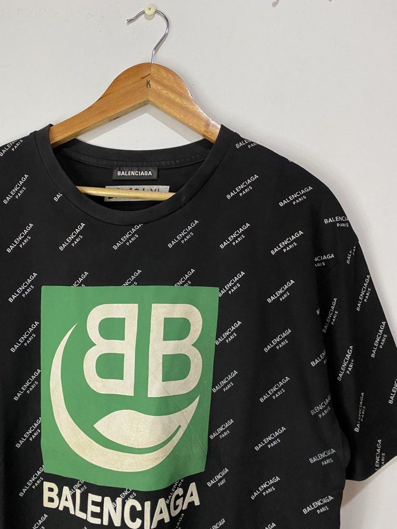 BALENCIAGA TSHIRT (Category: Tshirts & Polo Shirts ) located in Jaen. Submitted by oshimamark58418 (Listing ID 1467532157, Image 3). Description: - Brand: Balenciaga - Size: L / EU 52 / US 42 - Color: Black with white all-over print - Design: Bold green and white BB logo graphic on the front.