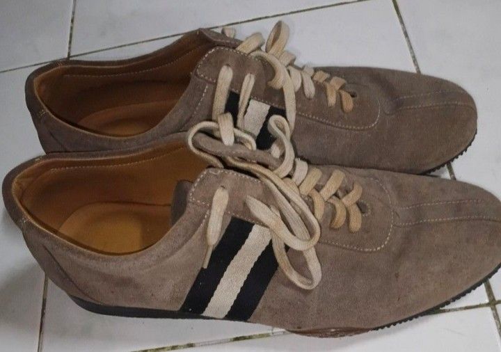 BALLY Low Top Brown Suede Shoes (Category: Sneakers) located in Quezon City. Submitted by xorei (Listing ID 1467558120, Image 2). Description: Authentic / Legit 💯 Size 9.5 (Check last photo for conversion) Original Price 25-30k Quiet luxury.
