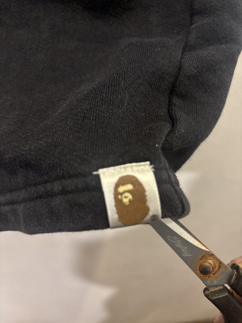 Bape shark short Legit (Category: Shorts) located in Makati City. Submitted by sweetfitforyouph1200 (Listing ID 1467499712, Image 2). Description: Bape legit short Bape shark Size xl.