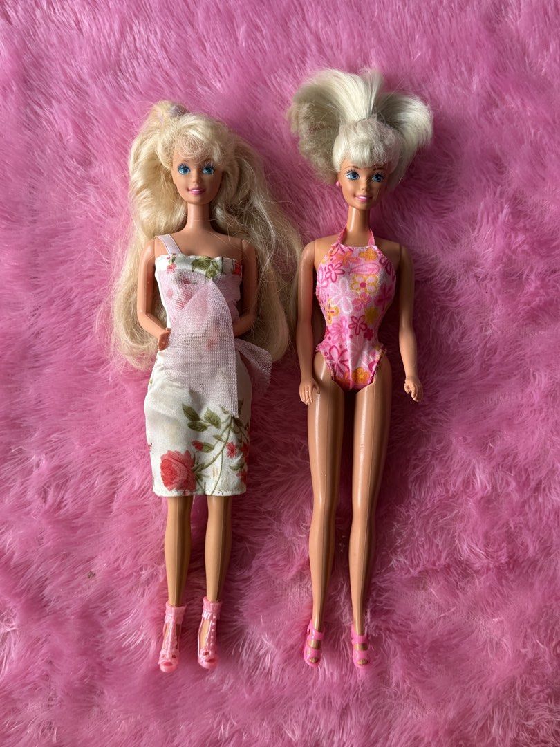 Barbie Bundle 🩷 (Category: Kids Toys) located in Malasiqui. Submitted by ms.pinki (Listing ID 1467462060, Image 1). Description: 𝘽𝙖𝙧𝙗𝙞𝙚 𝘽𝙪𝙣𝙙𝙡𝙚 - Vintage Barbies 🩷 ₱500.00 🎀 Barbie wearing white dress • no crackneck, bitemarks • rubber legs, tight joints Barbie wearing bikini • no crackneck • has bitemarks • rubber legs, tight joints .