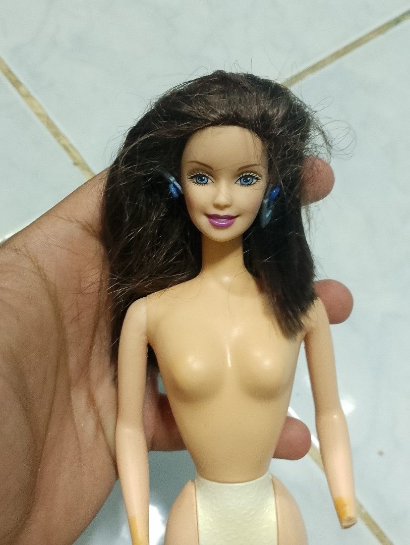 Barbie doll (Category: Kids Toys) located in Santo Domingo. Submitted by glitterpinkgloss (Listing ID 1467515373, Image 1). Description: -needs hairspa and cleaning -wyswyg as is -manage your expectations.