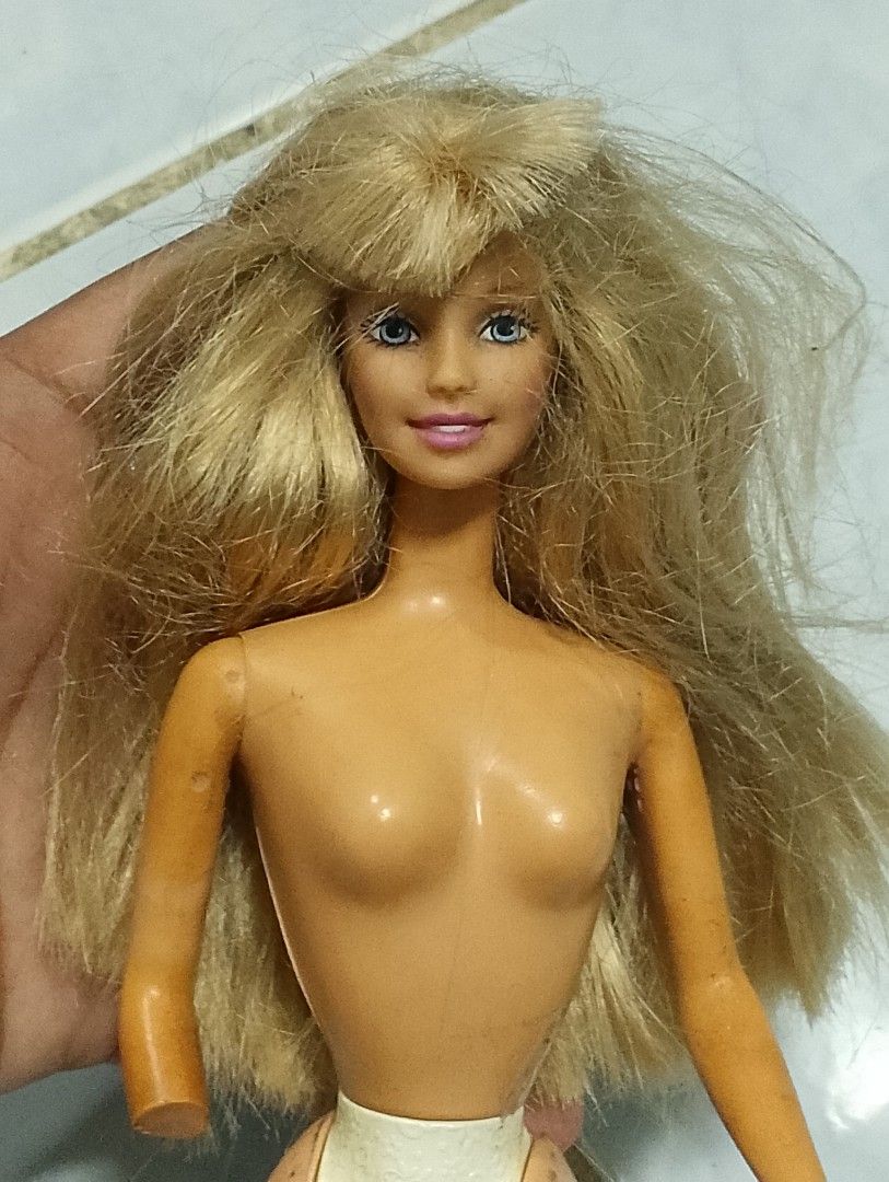 Barbie doll (Category: Kids Toys) located in Santo Domingo. Submitted by glitterpinkgloss (Listing ID 1467516135, Image 1). Description: -needs hairspa and cleaning -wyswyg as is -manage your expectations.