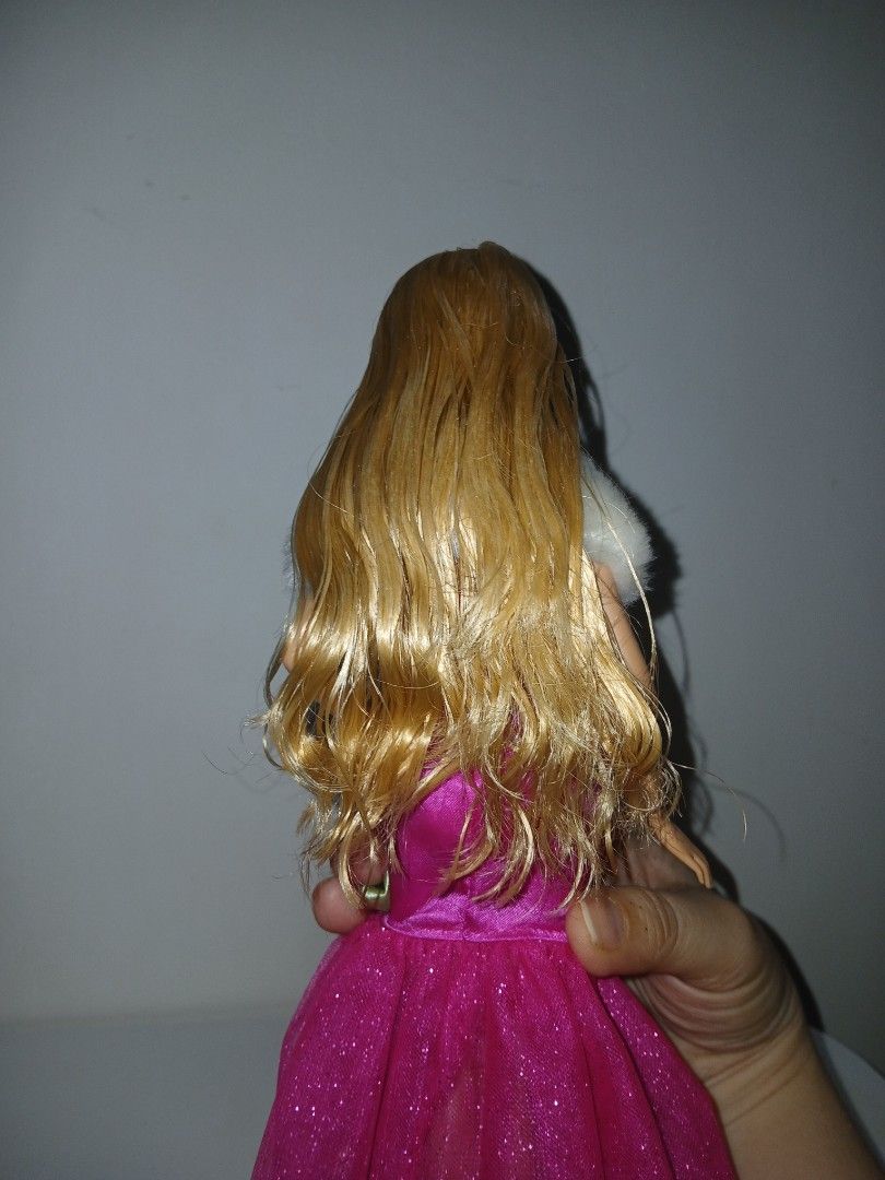 Barbie in a perfect Christmas 2011 (Category: Kids Toys) located in Subic. Submitted by frncnjntmr22 (Listing ID 1467571234, Image 3). Description: bought new overseas issue hair nag glue seapage sa katagalan ayoko na pakialaman gown or linisan pa at yung glitters baka madetach kaya what you see is what you get. "ignore & pass sa barat at maaarte perpeksyunista lumayas.".