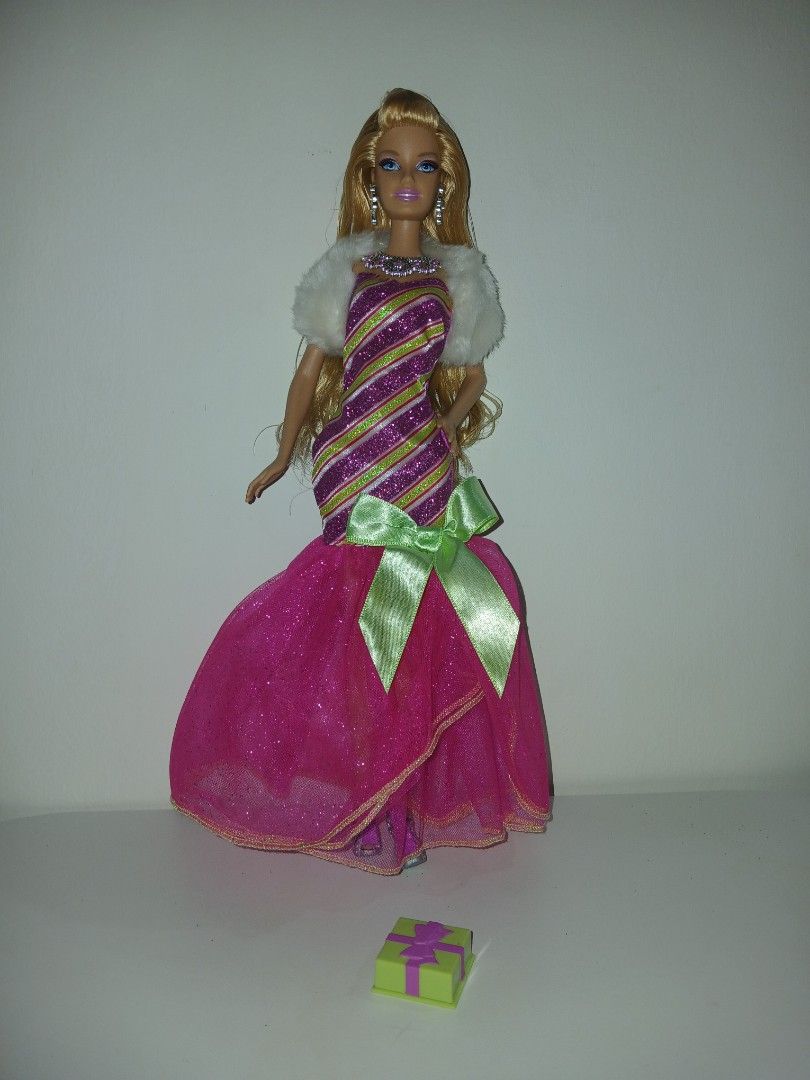 Barbie in a perfect Christmas 2011 (Category: Kids Toys) located in Subic. Submitted by frncnjntmr22 (Listing ID 1467571234, Image 1). Description: bought new overseas issue hair nag glue seapage sa katagalan ayoko na pakialaman gown or linisan pa at yung glitters baka madetach kaya what you see is what you get. "ignore & pass sa barat at maaarte perpeksyunista lumayas.".