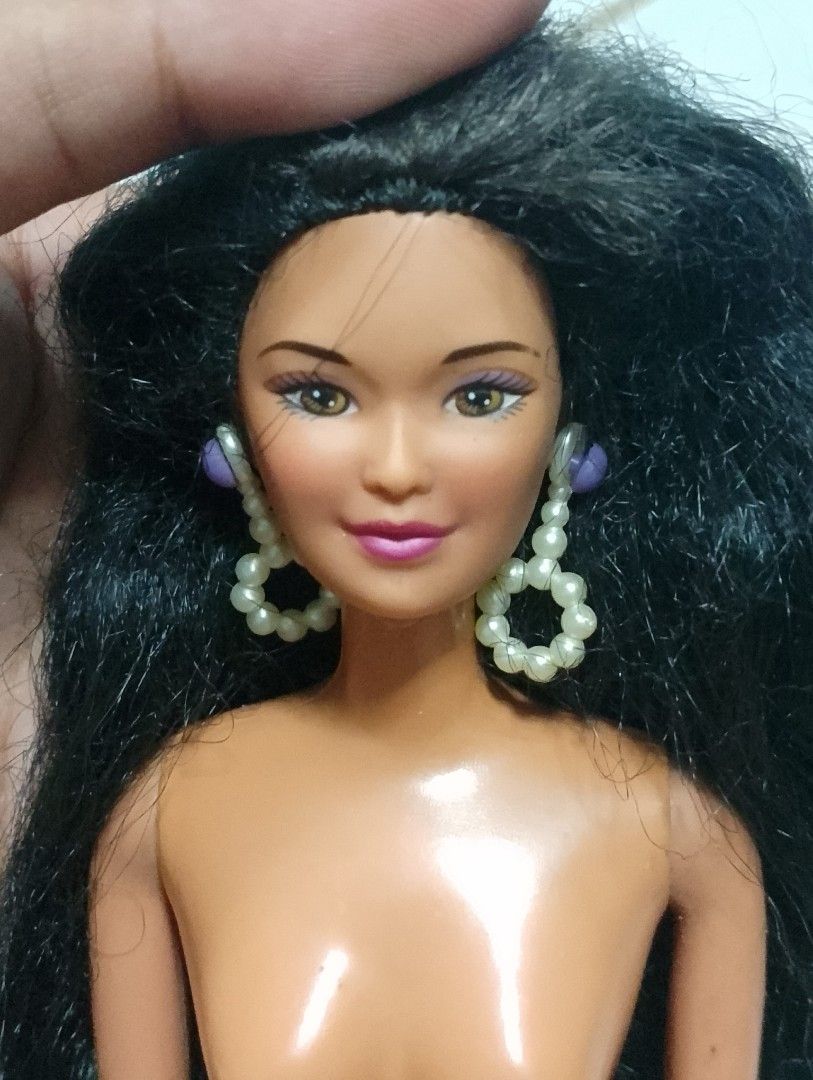 Barbie kira doll (Category: Kids Toys) located in Santo Domingo. Submitted by glitterpinkgloss (Listing ID 1467508575, Image 2). Description: -need hairspa -fixed napo neck niya, becareful nalang, pwede irebody -wyswyg as is -manage your expectations..