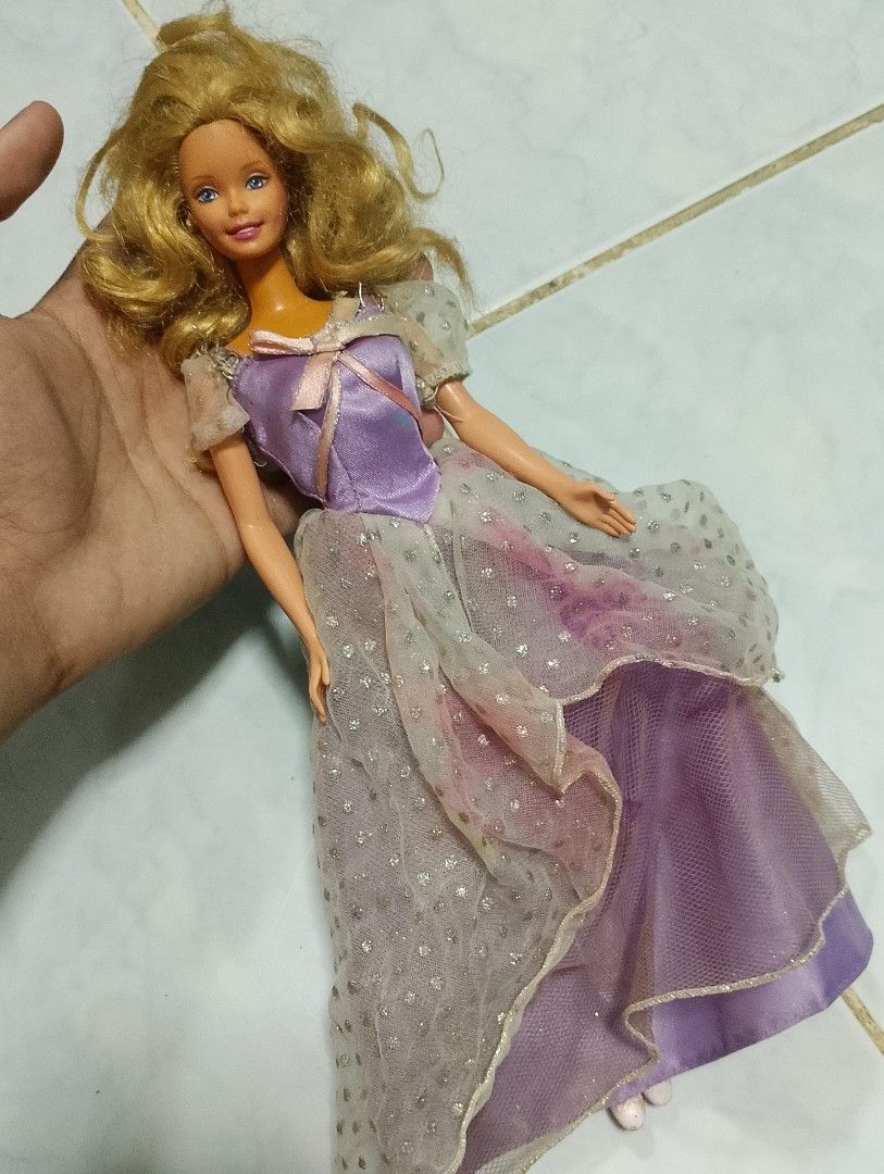 Barbie princess doll (Category: Lego & Building Sets) located in Santo Domingo. Submitted by glitterpinkgloss (Listing ID 1467517053, Image 2). Description: -needs hairspa and cleaning -wyswyg as is -manage your expectations.