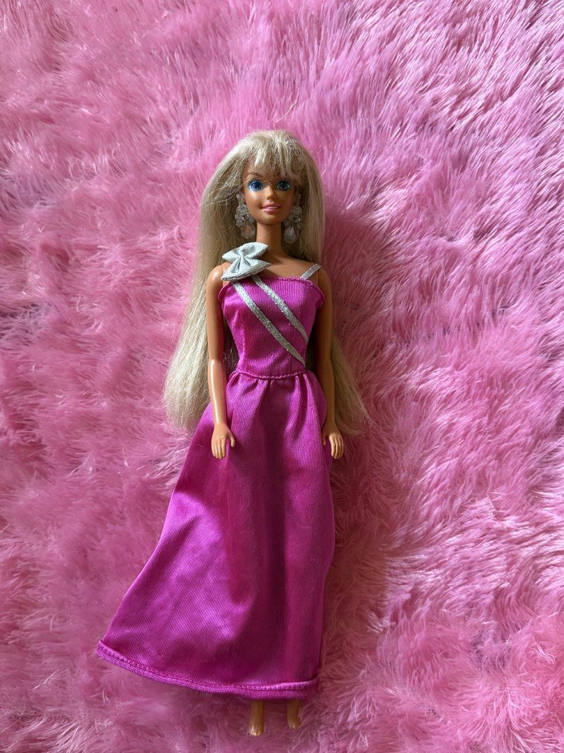 Barbie Sun Jewel 🩷 (Category: Kids Toys) located in Malasiqui. Submitted by ms.pinki (Listing ID 1467460883, Image 1). Description: 𝘽𝙖𝙧𝙗𝙞𝙚 𝙎𝙪𝙣 𝙅𝙚𝙬𝙚𝙡 🩷 ₱380.00 🎀 • no og clothes • no crackneck • has minimal bitemarks • rubber legs.