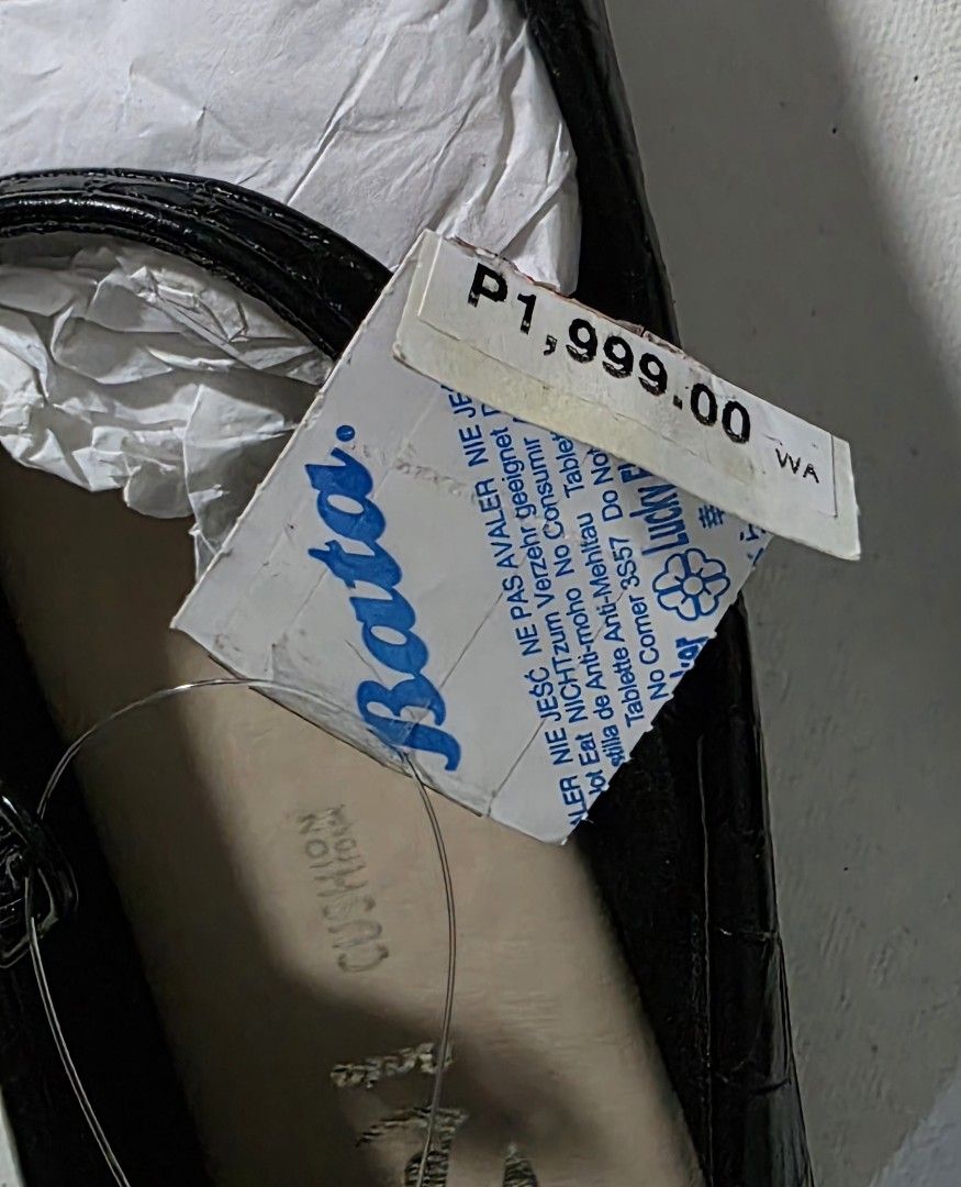 Bata Black Mary Jane Shoes (Category: Flats & Sandals) located in Quezon City. Submitted by tova.a (Listing ID 1467474950, Image 1). Description: - Brand: Bata - Color: Black with a stylish glossy texture - Condition: Brand new, never worn with original tag attached - Comfort: Features a soft cushion insole for all-day wear - Original Price: ₱1,999 - Extra: Packed with stuffing paper to maintain its shape.