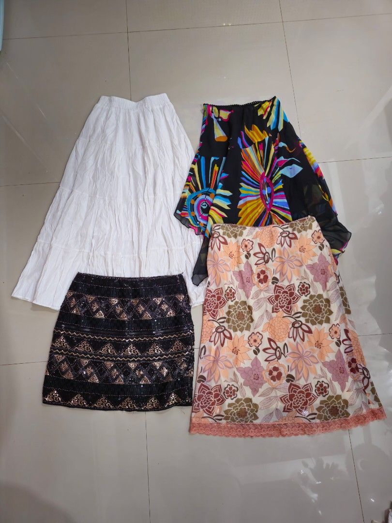 BATCH 3 BUNDLE (Skirts) (Category: Skirts) located in Manila. Submitted by vintage_revo.ph (Listing ID 1467452392, Image 2). Description: ✨️BATCH 3 ✨️ (Skirt) Looking for sulit finds without spending too much? This is your sign to shop! 🛍️💗 💖 BUNDLE DEALS ARE AVAILABLE! 📦 Buy more, save more! 🚚 Possible FREE SHIPPING or EXTRA DISCOUNT for bundle orders!.