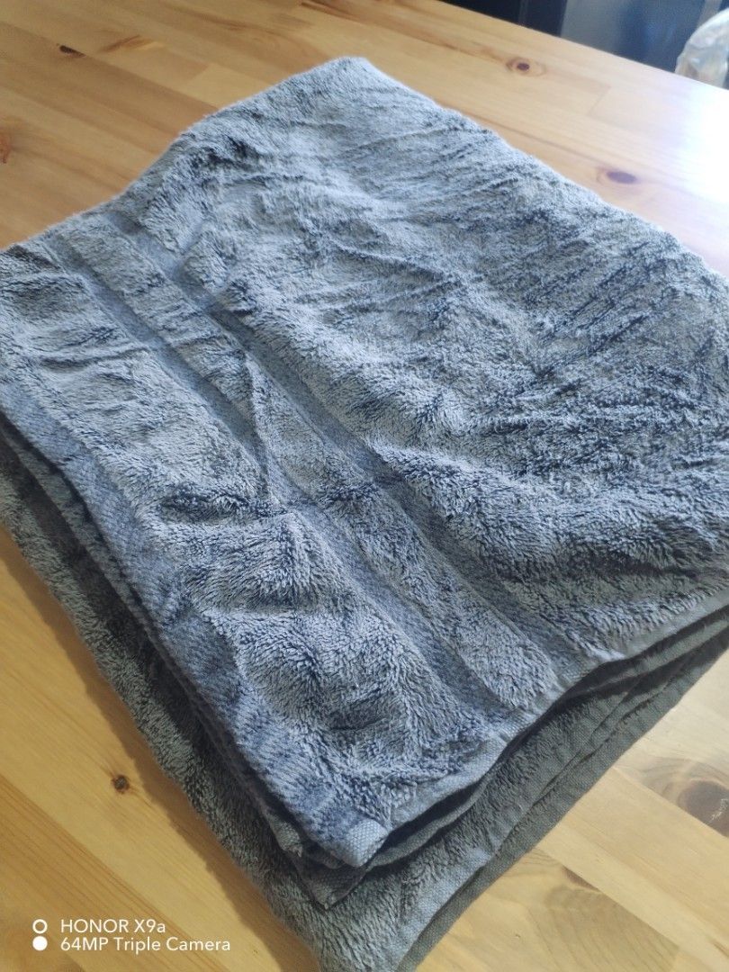Bath Towel ( Nautica) (Category: Bathroom & Kitchen Fixtures) located in Muntinlupa City. Submitted by arciagamaryann68 (Listing ID 1467494961, Image 3). Description: Nautica Brand Dark in Actual 100 Percent Cotton .