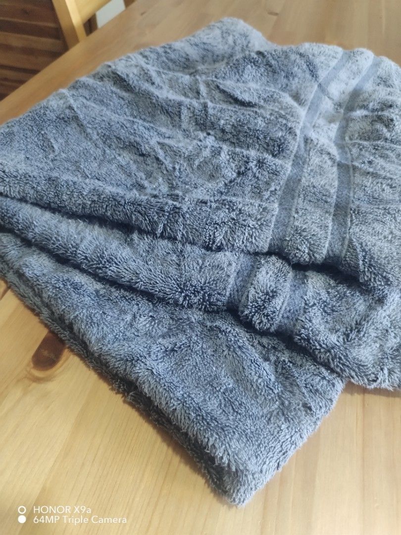 Bath Towel ( Nautica) (Category: Bathroom & Kitchen Fixtures) located in Muntinlupa City. Submitted by arciagamaryann68 (Listing ID 1467494961, Image 1). Description: Nautica Brand Dark in Actual 100 Percent Cotton .