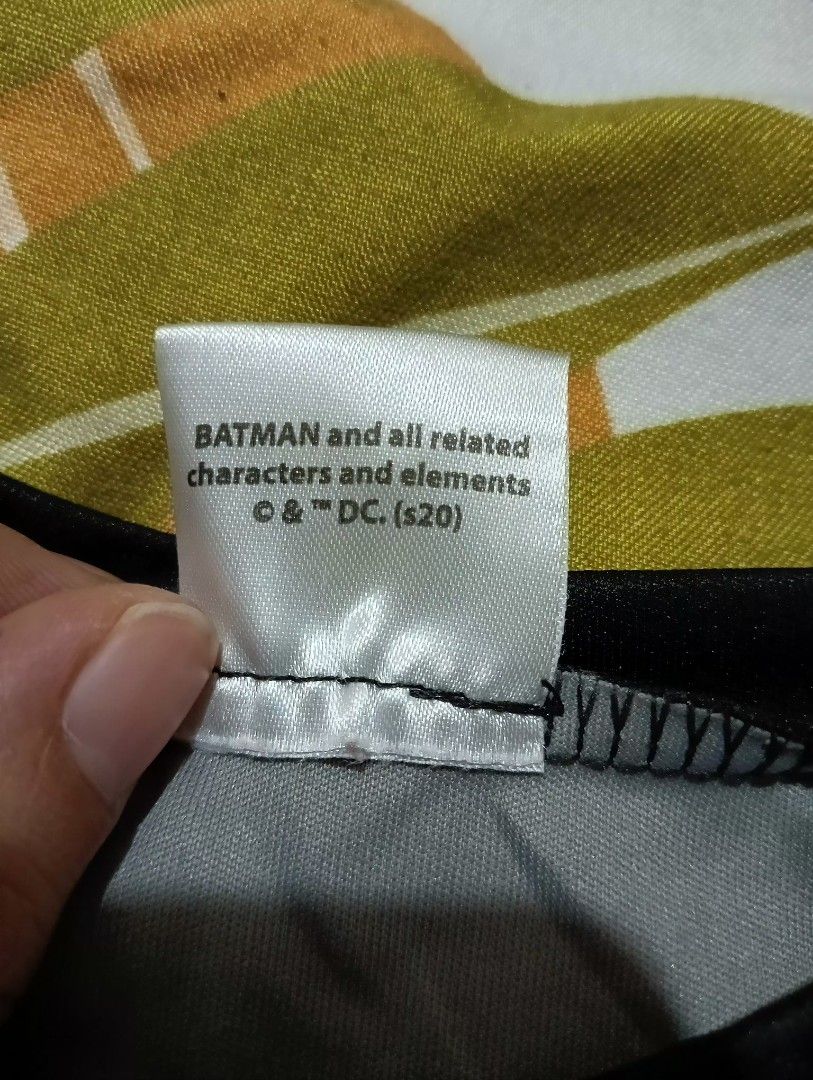 Batman Costume Set Size M (Category: Babies & Kids Fashion) located in Caloocan City. Submitted by mimieyahs_japanonlineshop (Listing ID 1467486151, Image 3). Description: - Official DC merchandise (2020) - Size: Medium (tag on collar) ages 4-5yrs old - Includes grey top and pants with printed chest logo - Accessories: Grey cape, black mask, boot covers, and gauntlets - Great for parties, Halloween, and dress-up events flaws on mask: nasira yung 