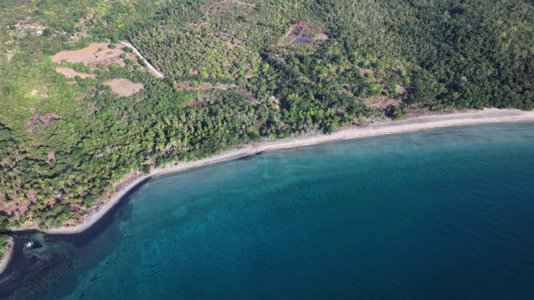 BEACHFRONT PROPERTY FOR SALE 🌴 (Category: Lot) located in Manila. Submitted by call_09053601049 (Listing ID 1467410408, Image 3). Description: BEACHFRONT PROPERTY FOR SALE 🌴 📍 Barangay Simpocan, Puerto Princesa City, Palawan Wake up to breathtaking sunset views and enjoy the tranquility of beachfront living! This prime property stretches from the highway to the beach, making it an excellent investment for a resort, vacation home, boutique hote