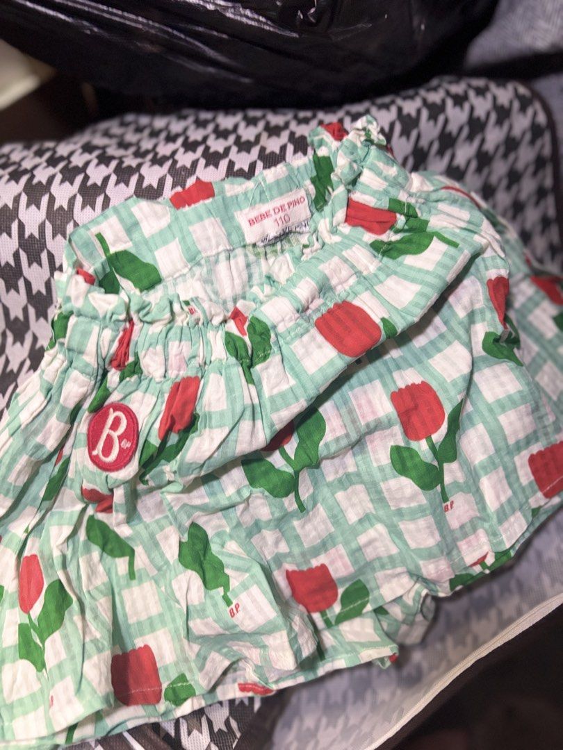 Bebe De Pino Tulip Gingham Shorts Size 110 (Category: Babies & Kids Fashion) located in Manila. Submitted by elainejoy047451 (Listing ID 1467453502, Image 1). Description: - Brand: Bebe De Pino - Size: 110 - Design: Green and white gingham check with all-over red tulip prints - Waistband: Elastic with cute ruffled trim - Details: Signature round red logo patch on the side - Material: Lightweight, breathable cotton for warm weather comfort - Condi