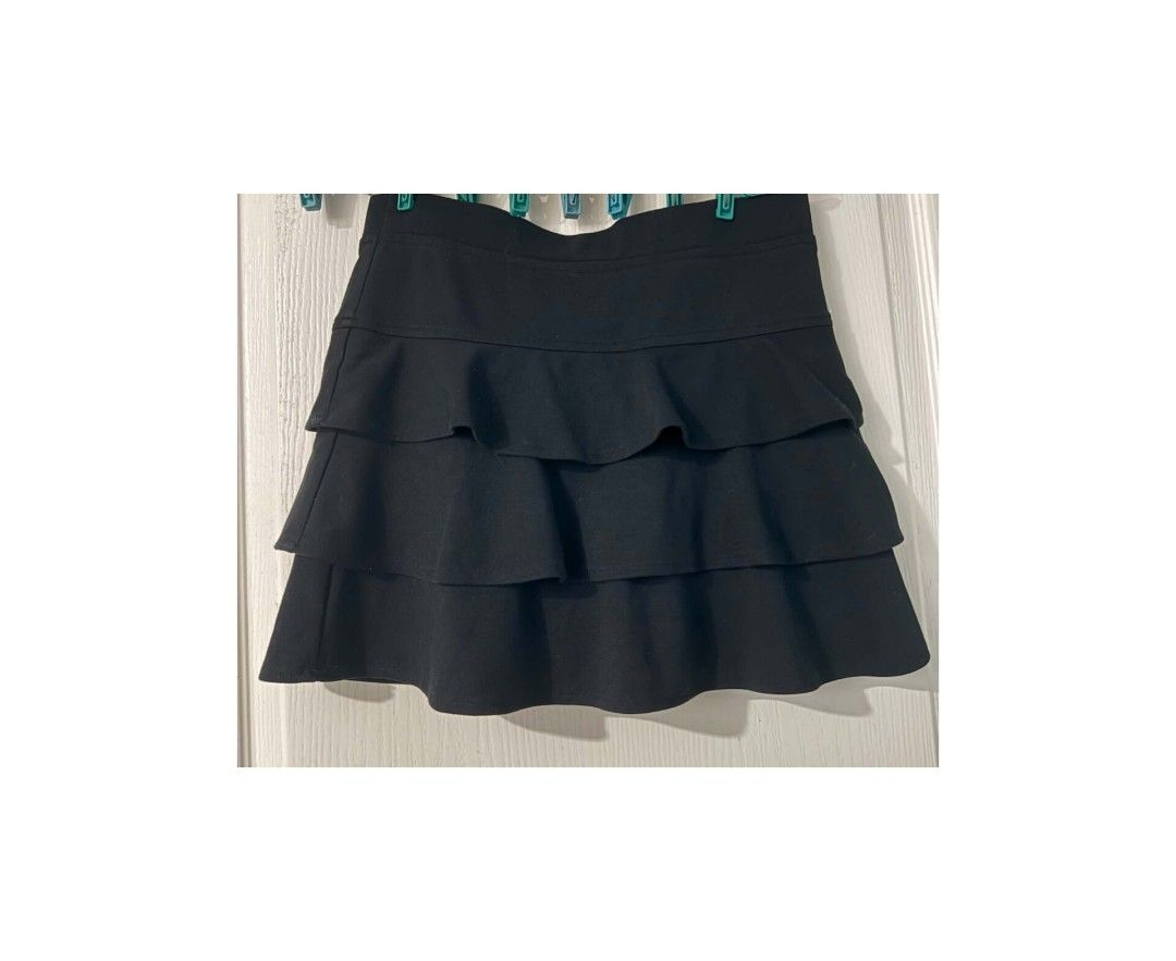 Bega Y2K Ruffle Black Mini Skirt (Category: Skirts) located in Legazpi City. Submitted by alyblueberyl (Listing ID 1467570532, Image 1). Description: Fits Size 25-26 Has shorts inside.