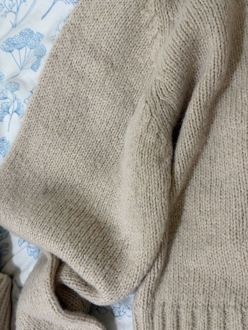 Beige sweater (Category: Coats, Jackets and Outerwear) located in Makati City. Submitted by declutterwithella (Listing ID 1467478733, Image 3). Description: No brand Best fits XS-Small Flaw: Not sure if stain or just thread (see pic) Location: Bangkal, Makati.