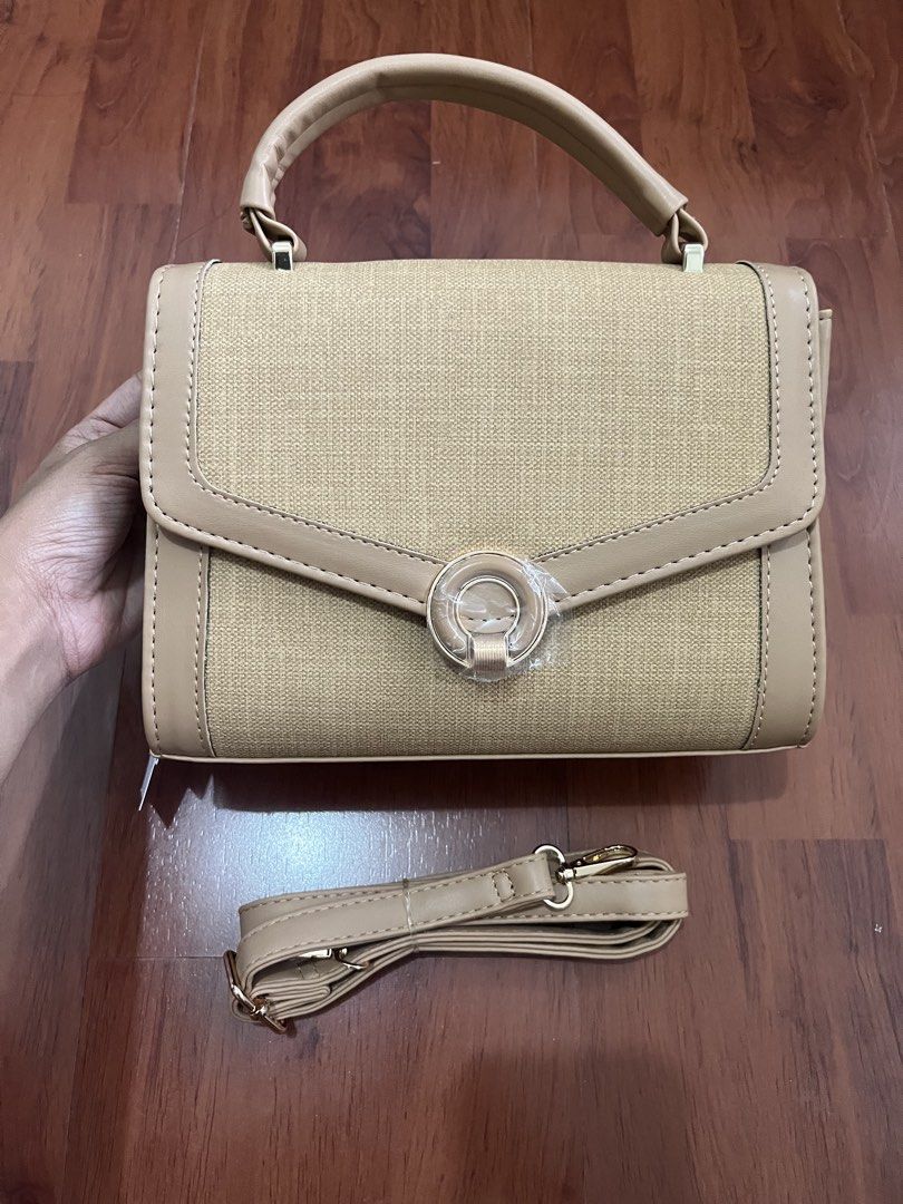 Belladonna Sling Bag (Category: Shoulder Bags) located in Bulacan. Submitted by hnnhstrwbrr (Listing ID 1467398764, Image 2). Description: Brand New Belladonna Sling Bag mod: J&T or Lalamove mop: Gcash.