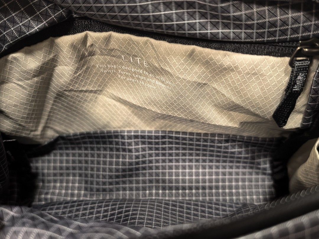Bellroy Lite venture Sling Bag (Category: Sling Bags) located in Cagayan de Oro. Submitted by pootx (Listing ID 1467517652, Image 3). Description: - Authentic Bellroy Lite venture Series Sling Bag in stylish grid pattern - Ultra-lightweight and durable ripstop material, perfect for daily use - Compact size measuring approx. 9 inches across - Secure zippered main compartment featuring interior organization pockets and a convenient key leash - Adju
