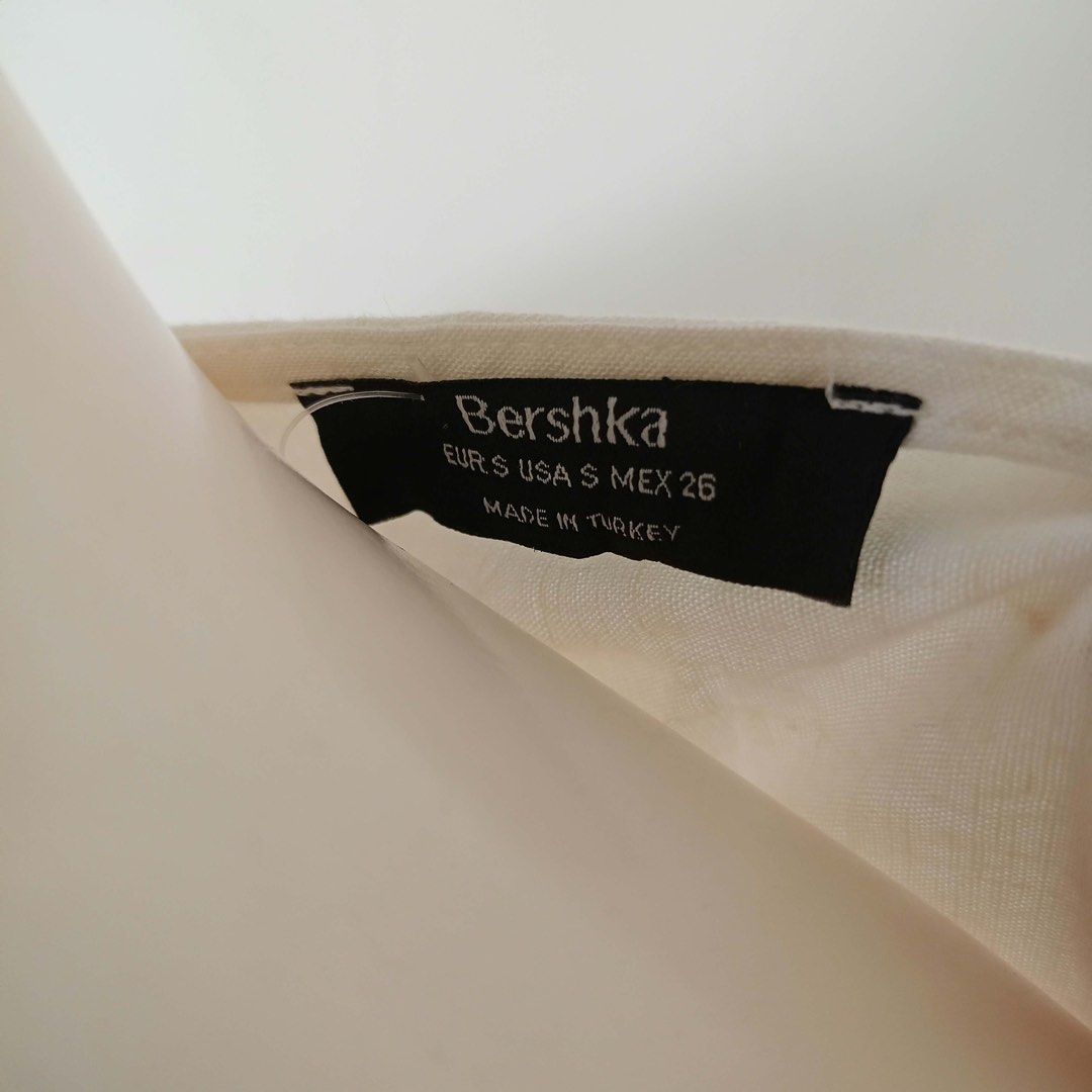 Bershka belted top (Category: Blouses) located in Barugo. Submitted by green.trendsetter (Listing ID 1467364179, Image 2). Description: .