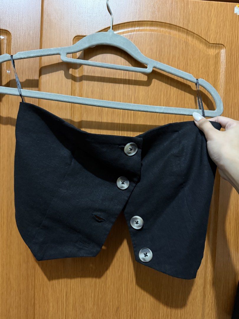 Bershka Black Asymmetric Button Crop Top Size S (Category: Sleeveless) located in Muntinlupa City. Submitted by biancaagbscloset (Listing ID 1467513101, Image 1). Description: - Brand: Bershka - Size: S - Style: Strapless bandeau crop top with asymmetric front button-down design - Details: 4 light-colored buttons, smocked elastic back panel for a secure fit - Fabric: Lightweight and comfortable - Condition: Worn a couple of times, clean, and well