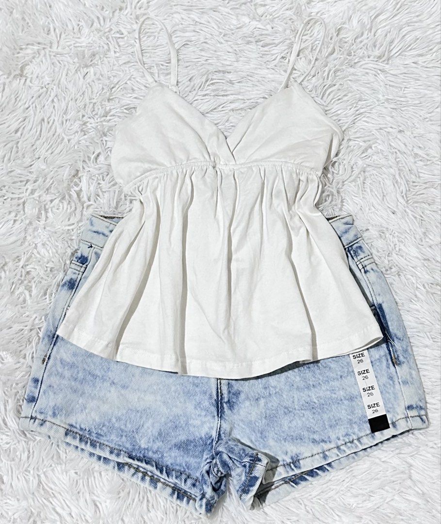Bershka Peplum Top (Category: Sleeveless) located in Cabanatuan. Submitted by fitsby.el (Listing ID 1467394704, Image 1). Description: brand new over 🏃🏻.